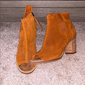 NWOB TOMS Brown Open-Toes Booties SZ 8.5